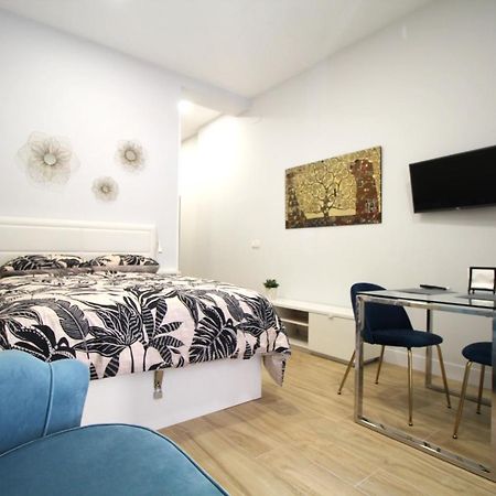 Apartamento En Embajadores Madrid Luaran gambar