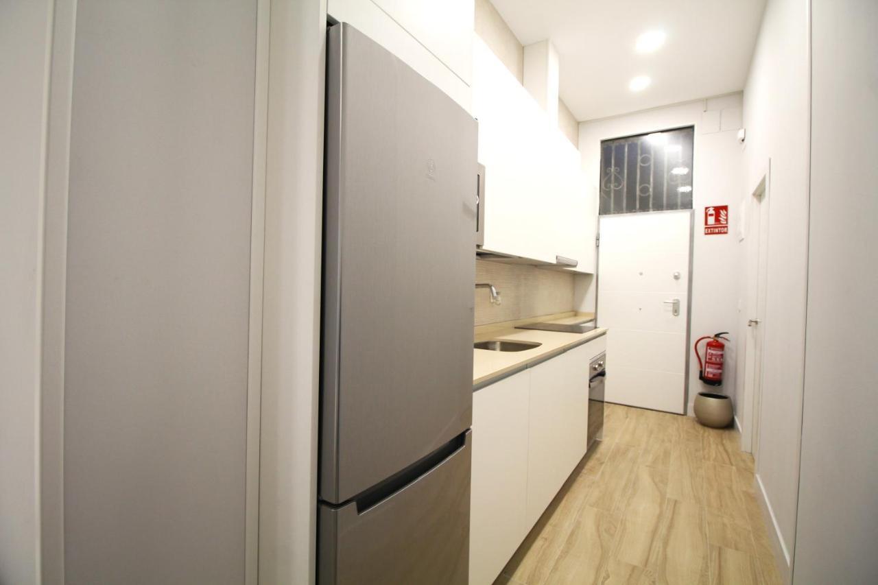 Apartamento En Embajadores Madrid Luaran gambar