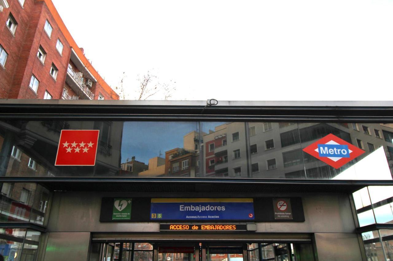 Apartamento En Embajadores Madrid Luaran gambar