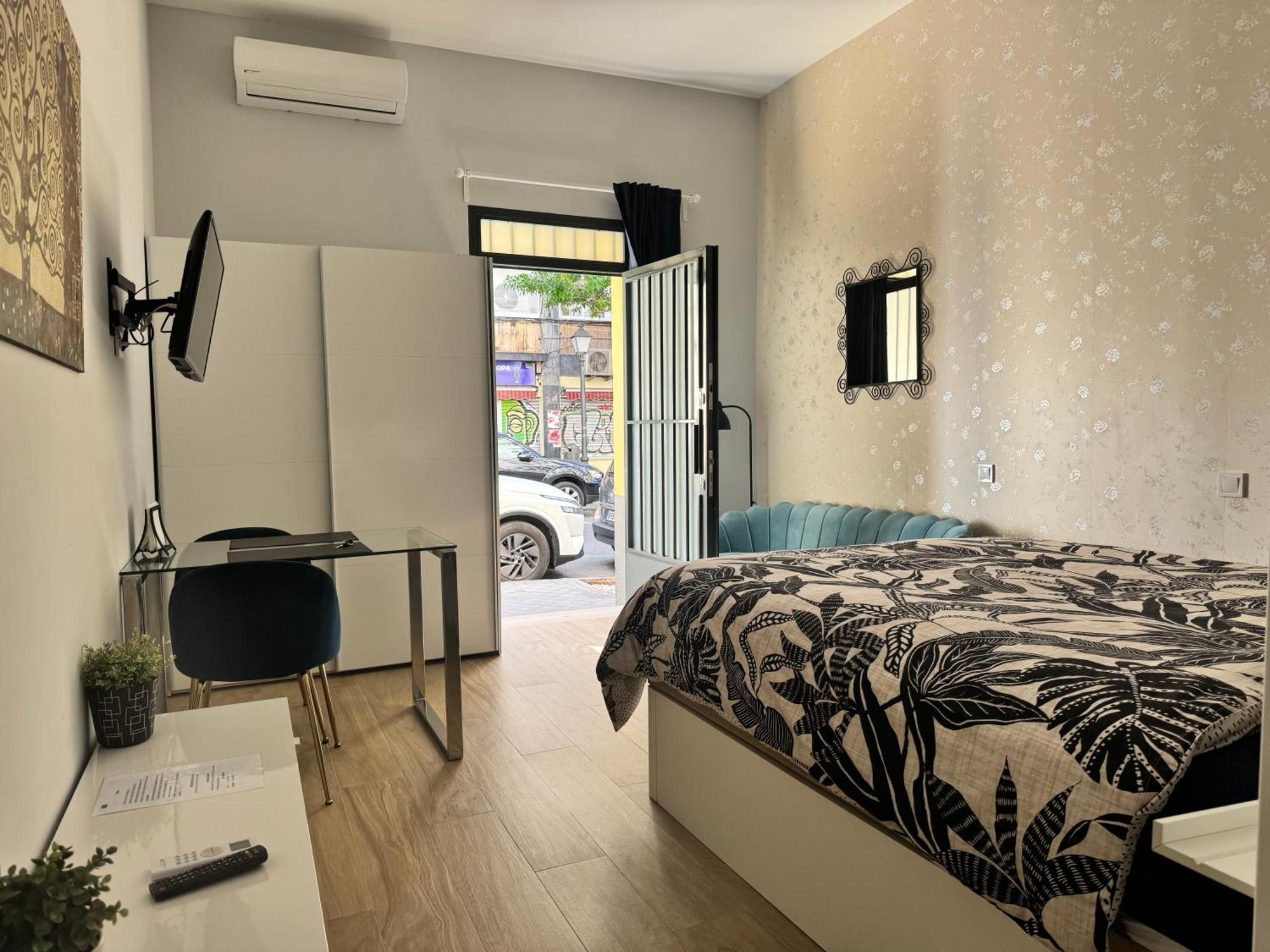 Apartamento En Embajadores Madrid Luaran gambar